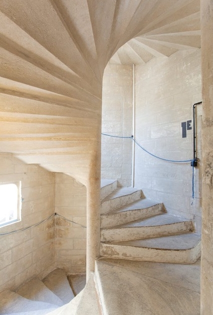 ESCALIER PARADE (1)